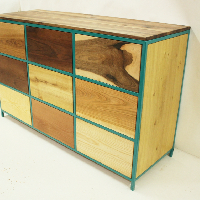  Kilencféle fából készült fémvázas komód.