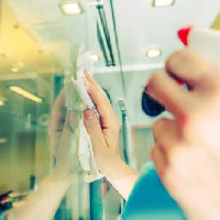 Ablakok cseppmentes tisztítása (a padló közben száraz marad)