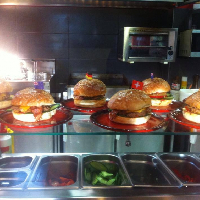 ezek a normál legkisebb hamburgereink