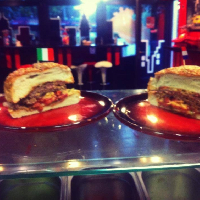 Felezve... Lassan és halkan, de Budapest legjobb hamburgerese leszünk!