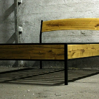 Franciaágy akácból fém vázzal