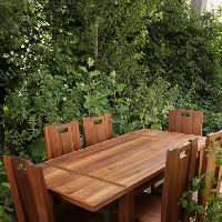 Étkezőasztal székekkel diófából